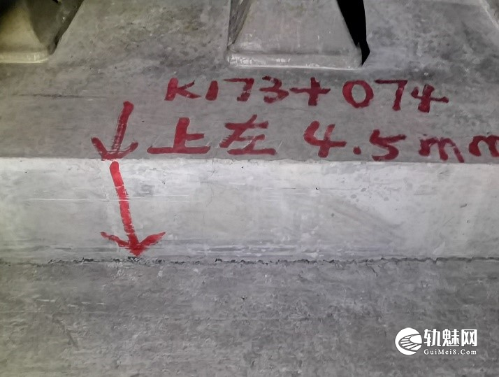 隧道段CRTS I 型双块式无砟轨道道床板离缝病害分析与整治实践